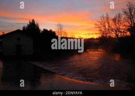 Le sorgenti del fiume Livenza all'alba Foto Stock