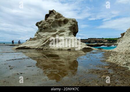 Klayar Beach è una delle destinazioni turistiche nel distretto di Pacitan, Giava Est. Foto Stock