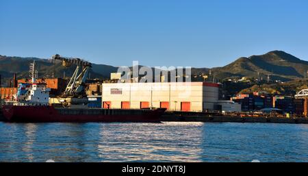 Banchina Ansaldo energia per l'imbarco di maxi turbine in Il porto dicembre 13 2020 Genova Italia Foto Stock