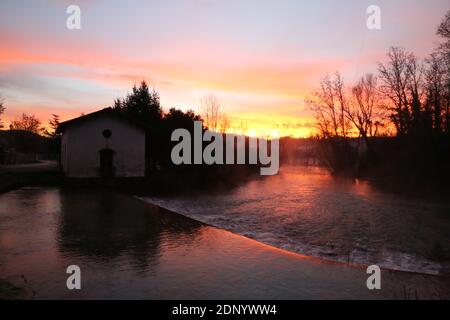 Le sorgenti del fiume Livenza all'alba Foto Stock