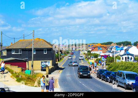 Vista di Camber-un villaggio e parrocchia civile nel distretto di Rother del Sussex orientale, Inghilterra, 3 miglia a sud-est di Rye. Situato dietro le dune di sabbia Foto Stock