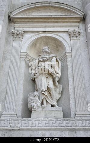 Statua di San Girolamo Eusebio Sophronius Hieronymus. Chiesa Chiesa del Santissimo Redentore, inglese: Chiesa del Santissimo Redentore, Giudecca, VE Foto Stock