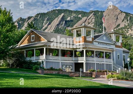 Sala da pranzo (Flatirons in background), Chautauqua Park, Boulder, Colorado, STATI UNITI D'AMERICA Foto Stock