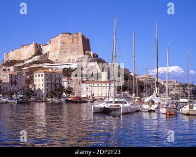 Vista della Cittadella e del porto, Bonifacio, Corsica (Corse), Francia Foto Stock