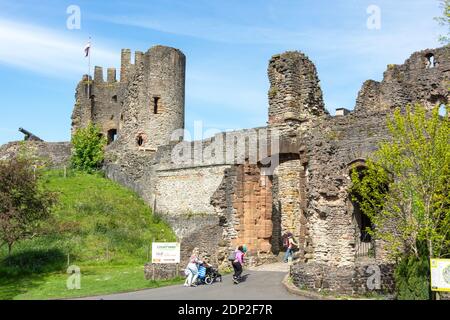 Cancello di ingresso al Castello di Dudley, Castle Hill, Dudley, West Midlands, England, Regno Unito Foto Stock
