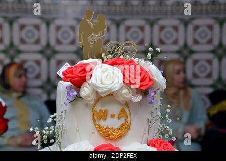 Primo piano su una torta nuziale di lusso Foto Stock