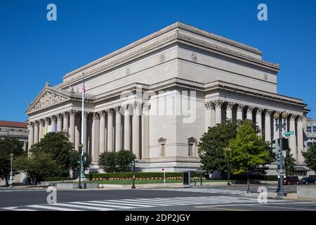 National Archives, Washington DC, USA.  The Declaration of Independence and the US Constitution are housed within this building. Foto Stock
