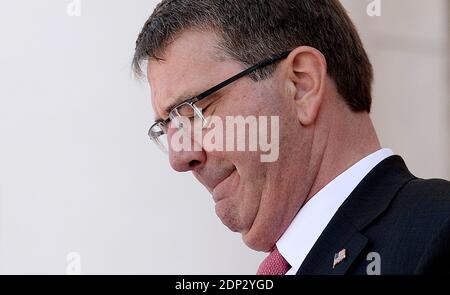 Il Segretario della Difesa Ash carter parla ad un evento del Memorial Day al Cimitero Nazionale di Arlington, 25 maggio 2015 ad Arlington, VA, USA. Foto di Olivier Douliery/ABACAPRESS.COM Foto Stock