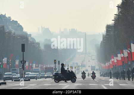 High levels of air pollution in Paris, France on April 8, 2015. Photo by Thierry Orban /ABACAPRESS.COM Stock Photo