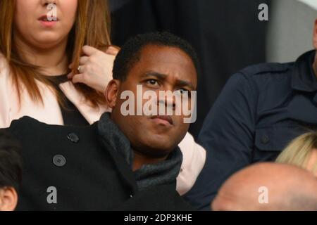 L'ex stella di calcio Patrick Kluivert durante la prima partita di calcio della Francia, Parigi-St-Germain vs Lille nello stadio Parc des Princes, Parigi, Francia, il 25 aprile 2015. PSG ha vinto 6-1. Foto di Henri Szwarc/ABACAPRESS.COM Foto Stock