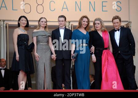 Fleur Pellerin, Benoit Magimel, Catherine Deneuve, Emmanuelle Bercot, Rod Paradot e Sara Forestier arrivano al Palais des Festivals per la cerimonia di apertura e la proiezione del film la Tete Haute nell'ambito del 68° Festival del Cinema di Cannes, in Francia, il 13 maggio 2015. Foto di Nicolas Briquet/ABACAPRESS.COM Foto Stock