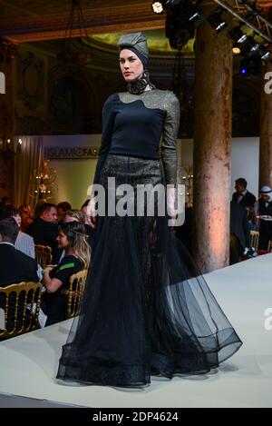 Atmosfera al 'Festival Islamico della Moda' organizzato da ONG malesi, presso l'hotel Carlton, a Cannes, Francia, il 22 maggio 2015, a margine del 68° Festival del Cinema di Cannes. Foto Ammar Abd Rabbo/ABACAPRESS.COM Foto Stock