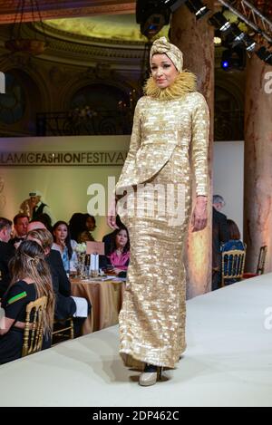 Atmosfera al 'Festival Islamico della Moda' organizzato da ONG malesi, presso l'hotel Carlton, a Cannes, Francia, il 22 maggio 2015, a margine del 68° Festival del Cinema di Cannes. Foto Ammar Abd Rabbo/ABACAPRESS.COM Foto Stock