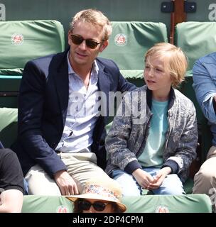 Jeremy Renier guarda una partita durante il primo round del French Tennis Open all'arena Roland-Garros a Parigi, Francia, il 30 maggio 2015. Foto di Laurent Zabulon/ABACAPRESS.COM Foto Stock