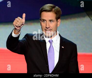 In questa foto del file della Convenzione Nazionale Democratica del 2012 a Charlotte, NC, USA giovedì 6 settembre 2012, il procuratore generale Beau Biden nomina il suo papà, Vice Presidente degli Stati Uniti Joe Biden, per la rielezione a Vice Presidente degli Stati Uniti. Beay Biden è morto dopo aver combattuto contro il cancro al cervello sabato 30 maggio 2015. Foto di Ron Sachs/CNP/ABACAPRESS.COM (RESTRIZIONE: NESSUN giornale o giornale New York o New Jersey entro un raggio di 75 miglia da New York City) Foto Stock