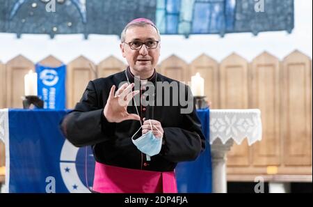 Hamburg, Germany. 13th Dec, 2020. Stefan Heße, Roman Catholic clergyman and Archbishop of Hamburg, speaks at the sending out ceremony of the Christmas Light of Peace from Bethlehem. Credit: Markus Scholz/dpa/Alamy Live News Stock Photo