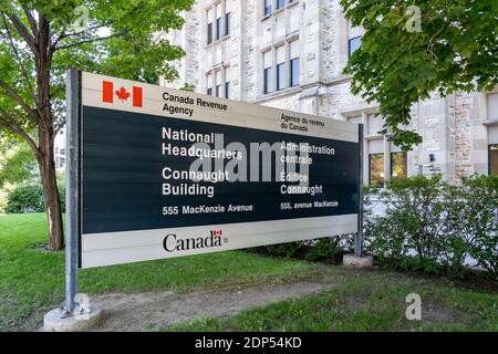 Ottawa, Ontario, Canada - 8 agosto 2020: Sede nazionale dell'Agenzia delle entrate del Canada a Ottawa Foto Stock
