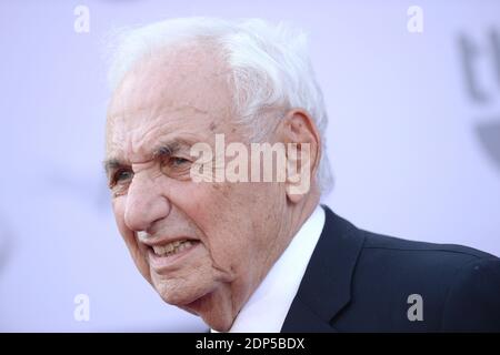 Frank Gehry partecipa al 2015 AFI Life Achievement Award Gala Tribute in onore di Steve Martin al Dolby Theatre il 4 giugno 2015 a Los Angeles, California, USA. Foto di Lionel Hahn/ABACAPRESS.COM Foto Stock