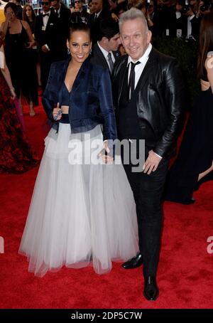 Alicia Keys e Jean Paul Gaultier frequentano la Cina: Attraverso l'Istituto di Costume Looking Glass Benefit Gala al Metropolitan Museum of Art il 4 maggio 2015 a New York City, NY, USA. Foto di Lionel Hahn/ABACAPRESS.COM Foto Stock