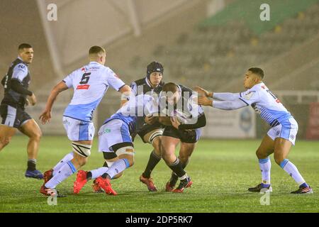 Jamie Blamire di Newcastle Falcons poteri avanti con la palla Foto Stock