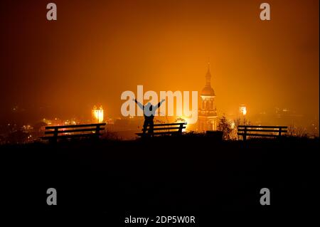 Foggy Winter Chritsma a Gengenbach Germania Foto Stock