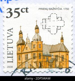 LITUANIA - CIRCA 2008: Francobollo stampato dalla Lituania, mostra Prienu chiesa, circa 2008 Foto Stock