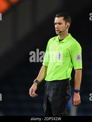 Arbitro Jarred Gillett in azione durante il gioco Foto Stock