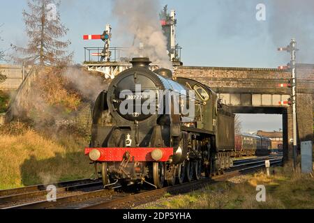 Classe N15 King Arthur 4-6-0 No. 30777 'sir Lamiel' effettua una movimentazione di posizionamento a Loughborough, in preparazione al funzionamento del servizio 09:50 (2A05) Foto Stock