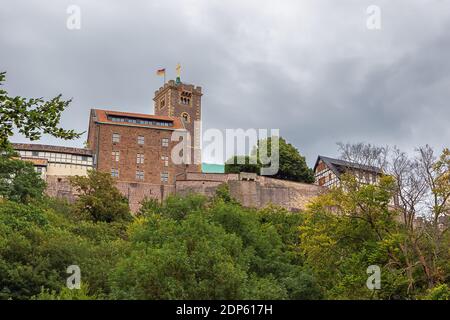 Salendo la collina del Wartburg in Eisenach, visto dalla strada di accesso al castello Foto Stock