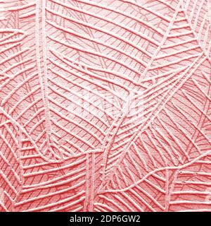 Piastrelle in ceramica rosa con disegno astratto per la decorazione di pareti e pavimenti. Fondo di superficie di pietra di calcestruzzo. Struttura a coste con foglie ornamento per Foto Stock