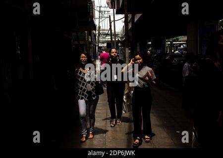 THAILANDE - LA CITÉ DES ANGES Symbole du développement de la péninsule indochinoise, la modernité atteint son apogée à Bangkok. Il y a d’innombrable Foto Stock