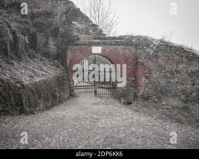 Chiesa sul cancello del cimitero della collina a Sighisoara Romania Foto Stock