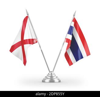Bandiere da tavolo per Thailandia e Irlanda del Nord isolate su 3D bianco rendering Foto Stock