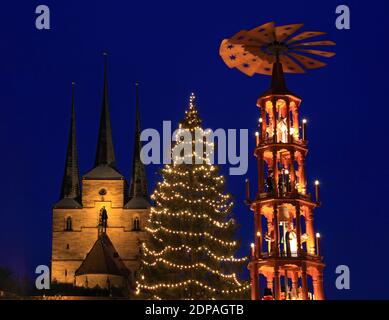 Severikirche am DOMBERG, Mercatino di Natale, Erfurt, Turingia, Germania / Severikirche am DOMBERG, Weihnachtsmarkt, Erfurt, Thüringen, Deutschland Foto Stock