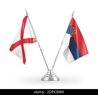 Bandiere da tavolo per Serbia e Irlanda del Nord isolate su 3D bianco rendering Foto Stock