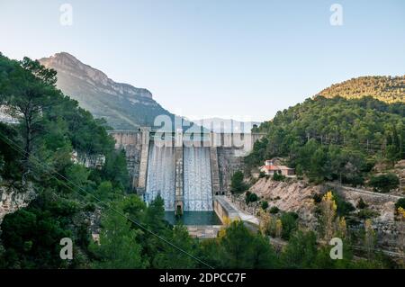 Lago artificiale di Ulldecona, diga, Tarragona, Catalogna, Spagna Foto Stock