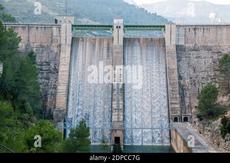 Lago artificiale di Ulldecona, diga, Tarragona, Catalogna, Spagna Foto Stock