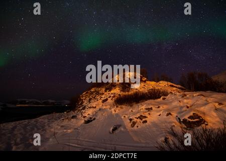 Un aurora boreale, talvolta indicato come luci polari o luci settentrionali, è un'esposizione di luce naturale nel cielo della Terra, vista prevalentemente nella Foto Stock