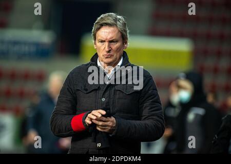 Francky Dury, capo allenatore di Essevee, dopo aver perso una partita di calcio tra SV Zulte Waregem e Sint-Truidense VV, sabato 19 dicembre 2020 a Waregem, ON Foto Stock