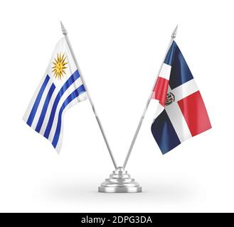 Bandiere della Repubblica Dominicana e dell'Uruguay isolate su 3D bianco rendering Foto Stock