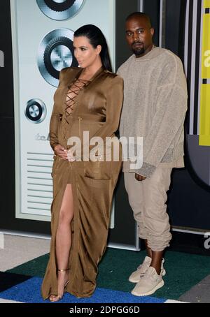 Kim Kardashian e Kanye West partecipano al MTV Video Music Awards 2015 al Microsoft Theatre il 30 agosto 2015 a Los Angeles, California, USA. Foto di Lionel Hahn/ABACAPRESS.COM Foto Stock