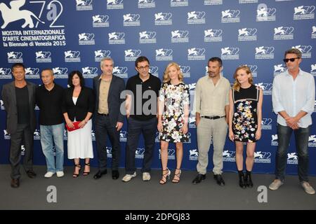 I membri della giuria 'Venezia 72' Biennale di Venezia Paolo Baratta, romanziere francese Emmanuel Carrere, direttore taiwanese Hou Hsiao-Hsien, direttore britannico Lynne Ramsay, presidente della giuria direttore messicano, Alfonso Cuaron, direttore turco Nuri Bilge Ceylan, attrice e regista statunitense Elizabeth Banks, direttore italiano Francesco Munzi, L'attrice tedesca Diane Kruger e il regista polacco Pawel Pawlikowski hanno partecipato alla giuria della fotocall durante il 72esimo Festival Internazionale del Cinema di Venezia (Mostra) al Lido di Venezia il 02 settembre 2015. Foto di Aurore Marechal/ABACAPRESS.COM Foto Stock