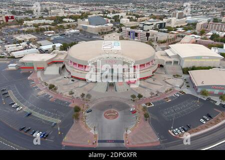 Una vista aerea del Thomas & Mack Center dell'Università del Nevada Las Vegas, giovedì 17 dicembre 2020, a Las Vegas. L'arena è la sede della Foto Stock