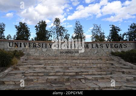 Il cartello d'ingresso all'Università del Nevada Las Vegas, giovedì 17 dicembre 2020, a Las Vegas. Foto Stock