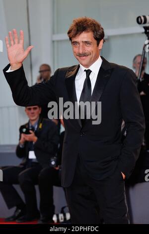 Adriano Giannini partecipa alla Premiere 'per Amor vostro' in occasione del 72° Festival Internazionale del Cinema di Venezia (Mostra) al Lido di Venezia il 11 settembre 2015. Foto di Aurore Marechal/ABACAPRESS.COM Foto Stock