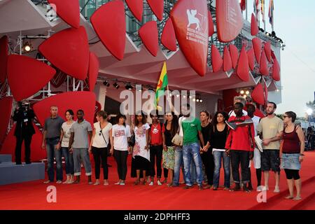 Manifestazione per mostrare sostegno ai migranti durante la prima "per Amor vostro" durante il 72o Festival Internazionale del Cinema di Venezia (Mostra) al Lido di Venezia, il 11 settembre 2015. Foto di Aurore Marechal/ABACAPRESS.COM Foto Stock