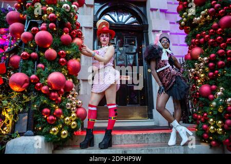 Londra, Regno Unito. 19 dicembre 2020. Pierre Garroudi modelli visti in posa fuori Annabel's Club Mayfair, Londra. Credit: Pietro Recchia/SOPA Images/ZUMA Wire/Alamy Live News Foto Stock