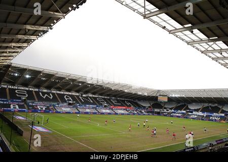 Swansea, Regno Unito. 19 dicembre 2020. Una visione generale del gioco. EFL Skybet Championship, Swansea City contro Barnsley al Liberty Stadium di Swansea sabato 19 dicembre 2020. Questa immagine può essere utilizzata solo per scopi editoriali. Solo per uso editoriale, è richiesta una licenza per uso commerciale. Nessun utilizzo nelle scommesse, nei giochi o nelle pubblicazioni di un singolo club/campionato/giocatore. pic di Andrew Orchard/Andrew Orchard sports photography/Alamy Live news Credit: Andrew Orchard sports photography/Alamy Live News Foto Stock