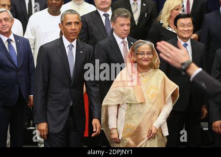 Il presidente degli Stati Uniti Barack Obama (2° L) si pone per una 'fotografia di classe' con il vertice dei leader sui paesi partecipanti al mantenimento della pace durante la 70a Assemblea generale annuale delle Nazioni Unite presso la sede delle Nazioni Unite 28 settembre 2015 a New York City, NY, USA. La Casa Bianca ha contribuito a guidare e a garantire nuovi impegni di sostegno al mantenimento della pace da parte dei paesi membri delle Nazioni Unite. Foto di chip Somodevilla/Pool/ABACAPRESS.COM Foto Stock