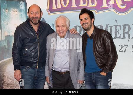 KAD MERAD, MICHEL GALABRU, ALEX GOUDE - PREMIERE DU FILM 'HOTEL TRANSYLVANIE 2' AU GAUMONT MARIGNAN CHAMPS ELYSEES FOTO DI NASSER BERZANE/ABACAPRESS.COM Foto Stock